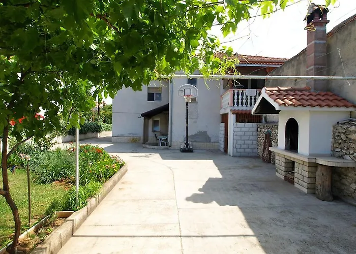 Διαμέρισμα 7 *