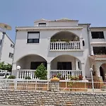 Apartamento 7 *